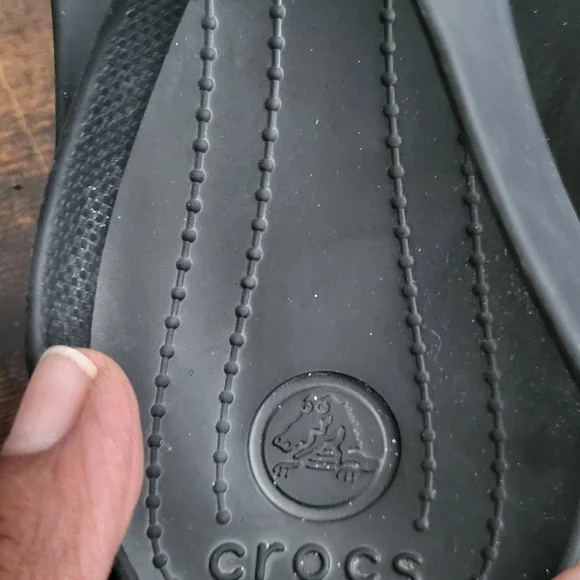 CROCS Black Women's Slingback Flip Sandals - Picture 3 of 7